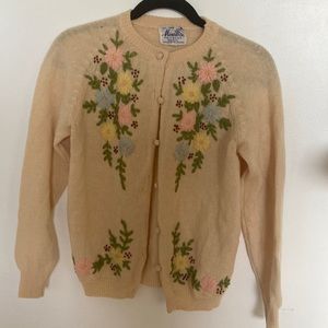 Vintage cardigan with floral embroidery